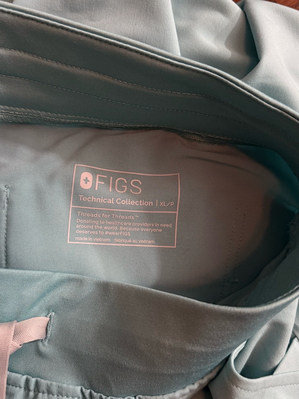 Figs Zamora Women’s Teal Jogger Scrubs with Utility Pocket - Picture 13 of 15